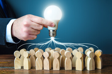 三国和水浒发生时间哪个在前-