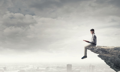 三国和水浒发生时间哪个在前-