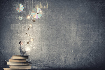 三国和水浒发生时间哪个在前-